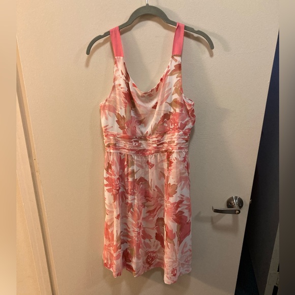 LOFT dress pink and whit floral pattern, size 12, excellent condition - Picture 3 of 3